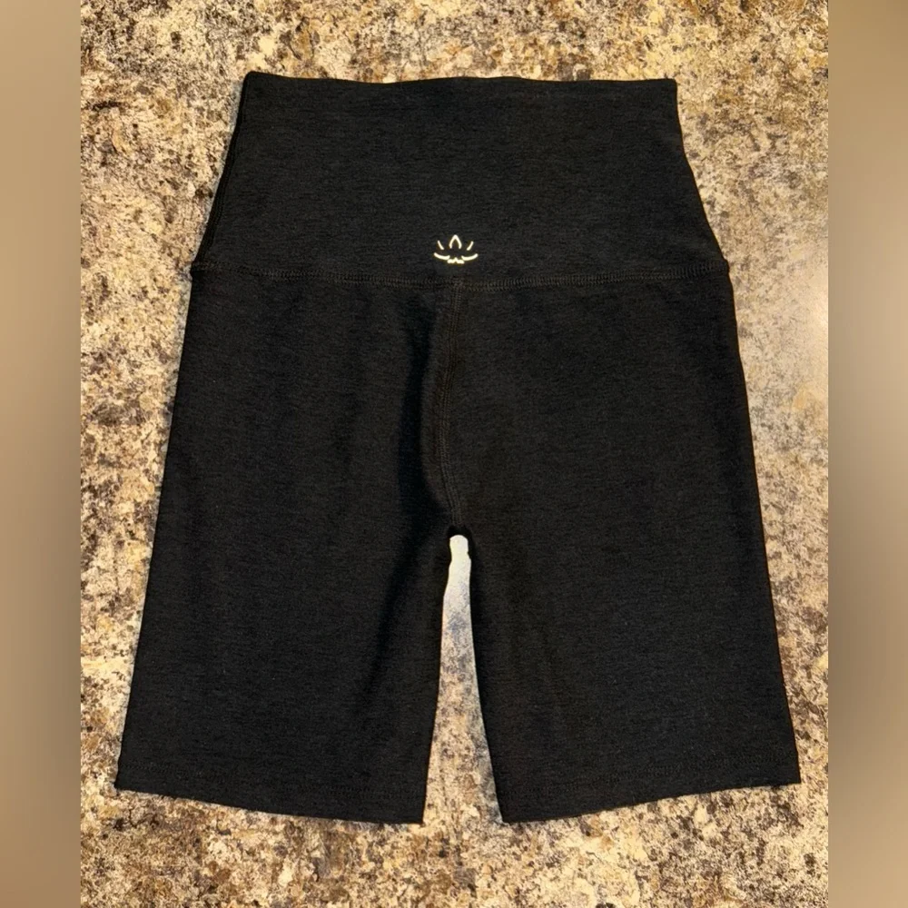 Beyond Yoga Grey Spacedye 7” HR Biker Short in Darkest Night - Size XS - Picture 5 of 11